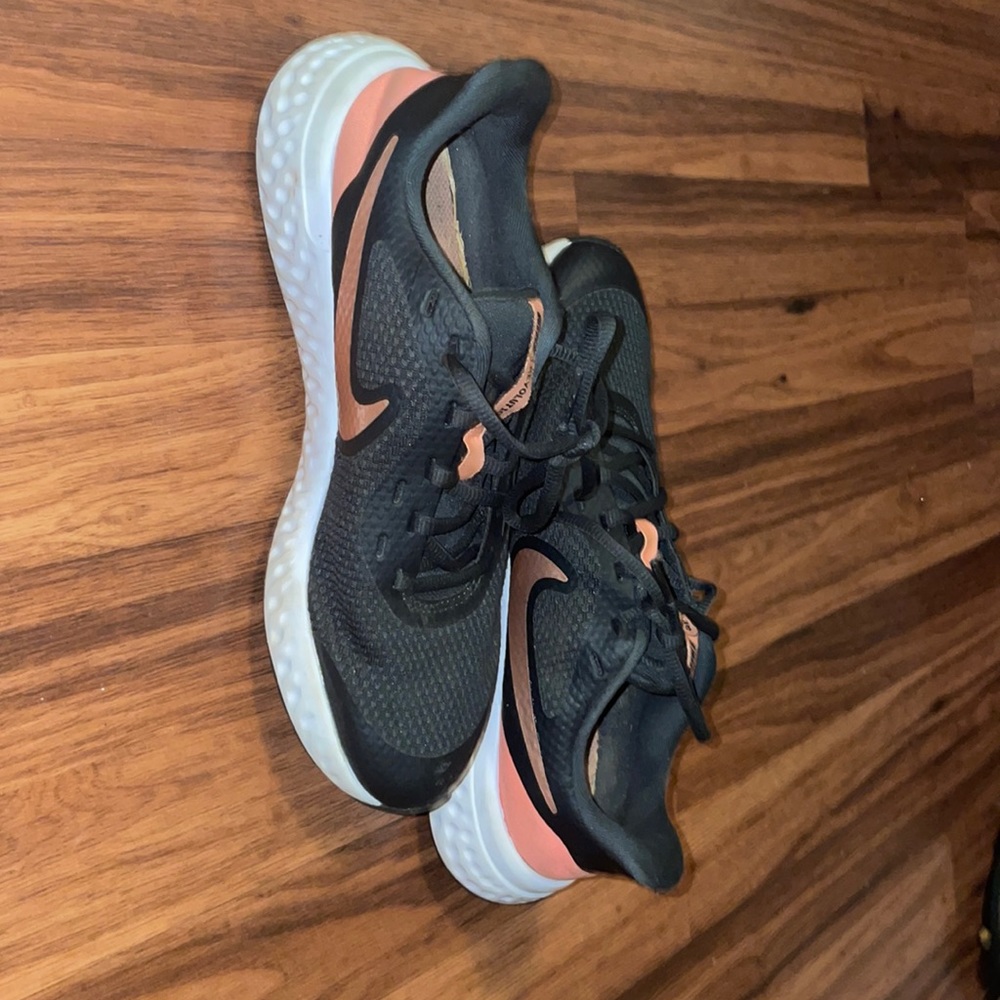 girls nike shoes